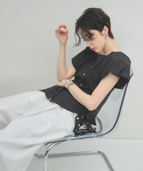 ARVELLIA(アルベリア)の「SOFT PLEAT BLOUSE(シャツ/ブラウス・レディース・ホワイト/ブラック・M)」の10枚目の写真
