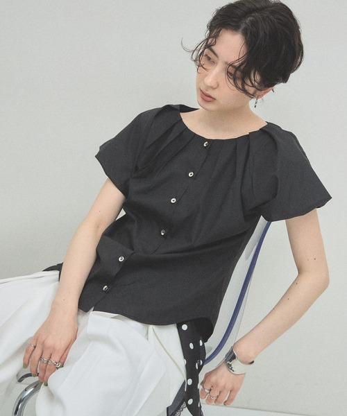 ARVELLIA(アルベリア)の「SOFT PLEAT BLOUSE(シャツ/ブラウス・レディース・ホワイト/ブラック・M)」の14枚目の写真