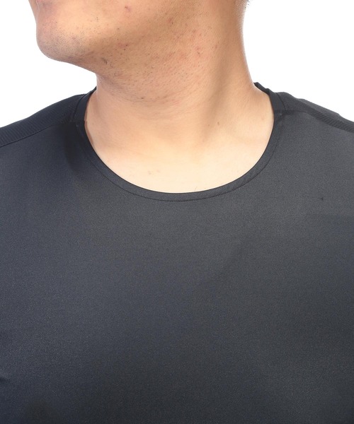 UNDER ARMOUR(アンダーアーマー)の「コンプレッション Tシャツ 半袖 メンズ 大きいサイズ UA COOL アイソチル ショートスリーブ シャツ UNDER ARMOUR (アンダーアーマー)(Tシャツ/カットソー・メンズ・ブラック/グレー・3XL/5XL/4XL)」の9枚目の写真