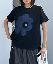 フラワーアップリケ 半袖Tシャツ 花柄デザイン
