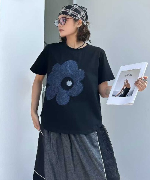 WESTSEA(ウエストシー)の「フラワーアップリケ 半袖Tシャツ 花柄デザイン(Tシャツ/カットソー・レディース・ブラック・FREE)」の3枚目の写真