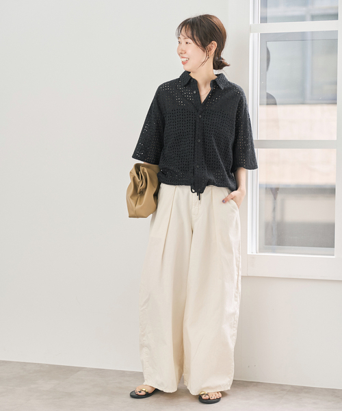 Spick & Span(スピックアンドスパン)の「《セットアップ可》カットワークエンブロイダリーハーフスリーブシャツ(シャツ/ブラウス・レディース・ホワイト系その他/ブラック・FREE)」の3枚目の写真