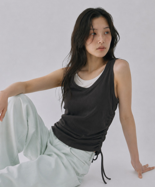 SAYUU(サユ)の「ストリングレイヤードスリーブレスブラウン(Tシャツ/カットソー・レディース・ブラウン・FREE)」の2枚目の写真
