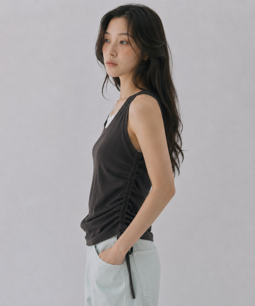 SAYUU(サユ)の「ストリングレイヤードスリーブレスブラウン(Tシャツ/カットソー・レディース・ブラウン・FREE)」の3枚目の写真