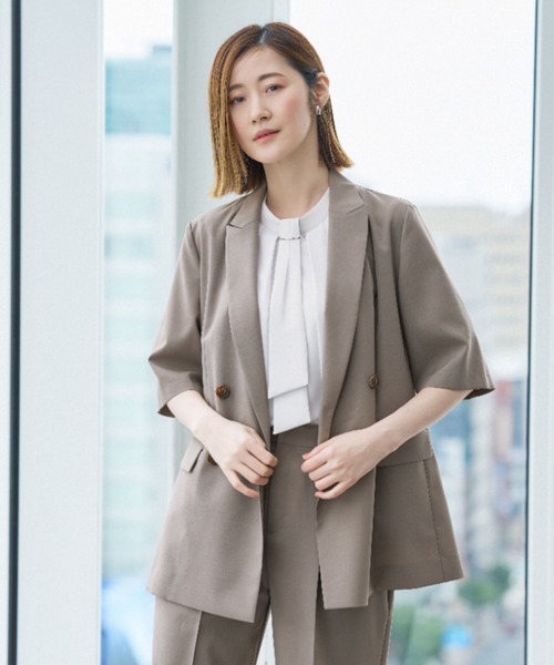 AOYAMA(アオヤマ)の「冷感半袖ダブルジャケット【涼】【セットアップ着用可】(スーツジャケット・レディース・チャコールグレー/グレイッシュベージュ・S/M/L/LL)」の2枚目の写真