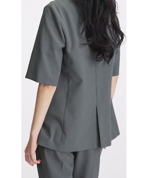AOYAMA(アオヤマ)の「冷感半袖ダブルジャケット【涼】【セットアップ着用可】(スーツジャケット・レディース・チャコールグレー/グレイッシュベージュ・S/M/L/LL)」の9枚目の写真