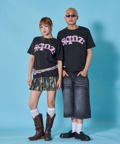 SEQUENZ（シークエンズ）の「※WEB限定 / ユニセックス / ロゴ加工風スタッズ半袖Tシャツ / sqnzstuds faint logo tee（Tシャツ/カットソー・メンズ・ホワイト/ライトブルー/ブラック/その他5・SMALL/MEDIUM/LARGE）」の6枚目の写真