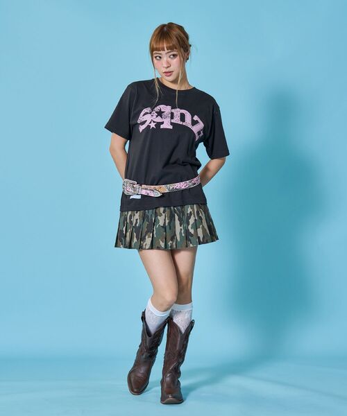 SEQUENZ（シークエンズ）の「※WEB限定 / ユニセックス / ロゴ加工風スタッズ半袖Tシャツ / sqnzstuds faint logo tee（Tシャツ/カットソー・メンズ・ホワイト/ライトブルー/ブラック/その他5・SMALL/MEDIUM/LARGE）」の11枚目の写真