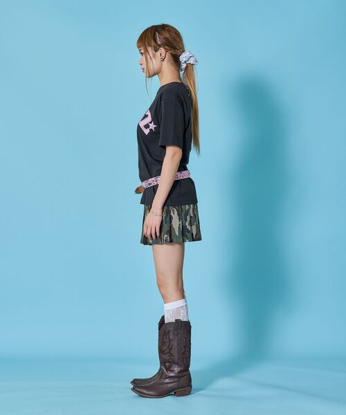 SEQUENZ（シークエンズ）の「※WEB限定 / ユニセックス / ロゴ加工風スタッズ半袖Tシャツ / sqnzstuds faint logo tee（Tシャツ/カットソー・メンズ・ホワイト/ライトブルー/ブラック/その他5・SMALL/MEDIUM/LARGE）」の13枚目の写真