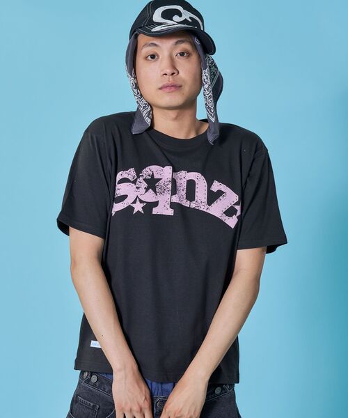 SEQUENZ（シークエンズ）の「※WEB限定 / ユニセックス / ロゴ加工風スタッズ半袖Tシャツ / sqnzstuds faint logo tee（Tシャツ/カットソー・メンズ・ホワイト/ライトブルー/ブラック/その他5・SMALL/MEDIUM/LARGE）」の15枚目の写真