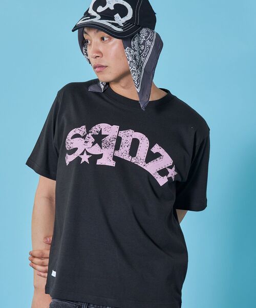 SEQUENZ（シークエンズ）の「※WEB限定 / ユニセックス / ロゴ加工風スタッズ半袖Tシャツ / sqnzstuds faint logo tee（Tシャツ/カットソー・メンズ・ホワイト/ライトブルー/ブラック/その他5・SMALL/MEDIUM/LARGE）」の16枚目の写真
