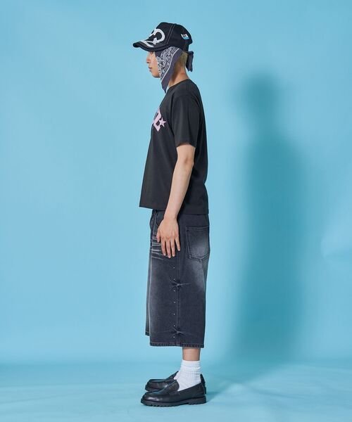 SEQUENZ（シークエンズ）の「※WEB限定 / ユニセックス / ロゴ加工風スタッズ半袖Tシャツ / sqnzstuds faint logo tee（Tシャツ/カットソー・メンズ・ホワイト/ライトブルー/ブラック/その他5・SMALL/MEDIUM/LARGE）」の20枚目の写真
