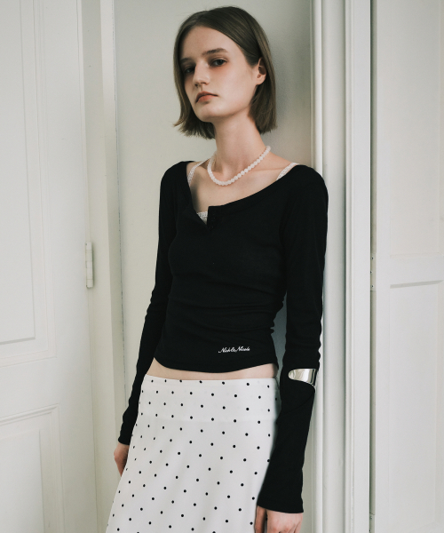 NICK&NICOLE(ニックアンドニコール)の「SOFT BUTTON SLIM TOP_BLACK(Tシャツ/カットソー・レディース・その他・FREE)」の1枚目の写真