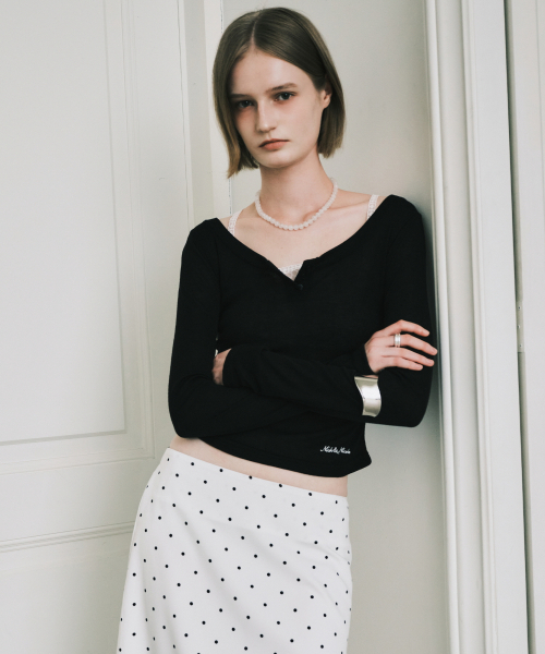 NICK&NICOLE(ニックアンドニコール)の「SOFT BUTTON SLIM TOP_BLACK(Tシャツ/カットソー・レディース・その他・FREE)」の2枚目の写真