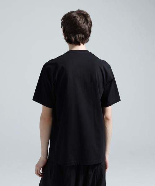 Y-3(ワイスリー)の「LOGO SS TEE(Tシャツ/カットソー・メンズ・ブラック・XX-LARGE/X-LARGE/LARGE/MEDIUM/SMALL/X-SMALL/XX-SMALL)」の3枚目の写真