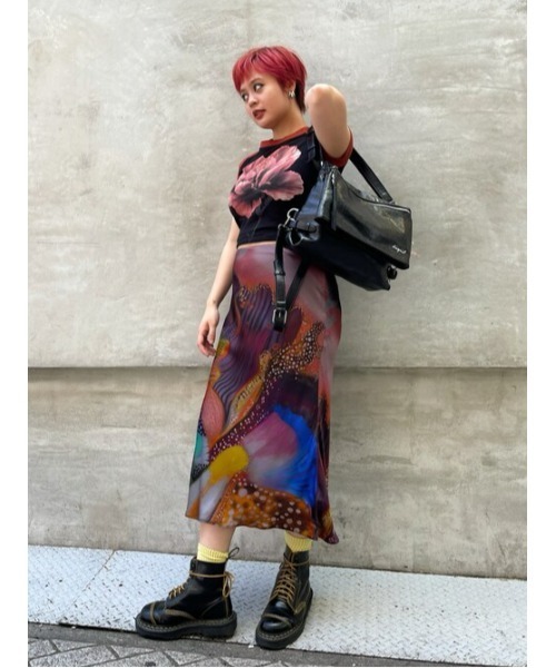 Desigual（デシグアル）の「ハイビスカスプリントラグランTシャツ／ブラック【2026秋冬新作】（Tシャツ/カットソー・レディース・ブラック・XS/S/M/L/XL）」の4枚目の写真