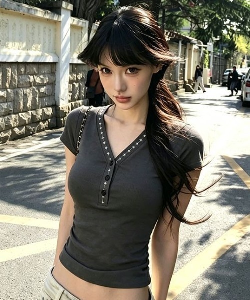 AVYL(アヴィル)の「グランジライクヘンリーネックタイト半袖トップス(Tシャツ/カットソー・レディース・ダークグレー・M)」の6枚目の写真