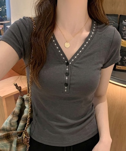 AVYL(アヴィル)の「グランジライクヘンリーネックタイト半袖トップス(Tシャツ/カットソー・レディース・ダークグレー・M)」の12枚目の写真