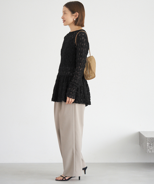 IENA(イエナ)の「《WEB限定/追加》Flowerストレッチレース ペプラムプルオーバー(Tシャツ/カットソー・レディース・アイボリー/ブラック・FREE)」の4枚目の写真