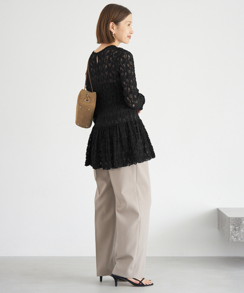 IENA(イエナ)の「《WEB限定/追加》Flowerストレッチレース ペプラムプルオーバー(Tシャツ/カットソー・レディース・アイボリー/ブラック・FREE)」の5枚目の写真