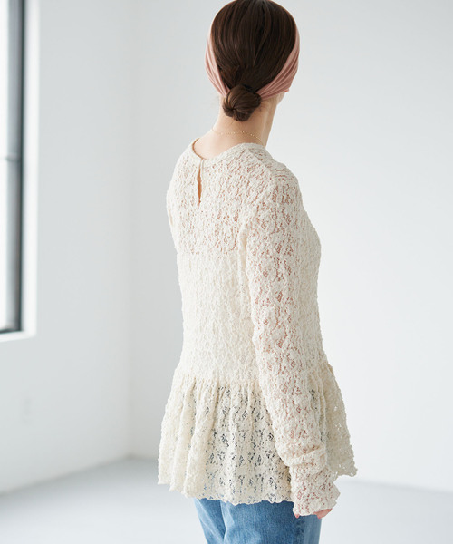 IENA(イエナ)の「《WEB限定/追加》Flowerストレッチレース ペプラムプルオーバー(Tシャツ/カットソー・レディース・アイボリー/ブラック・FREE)」の9枚目の写真