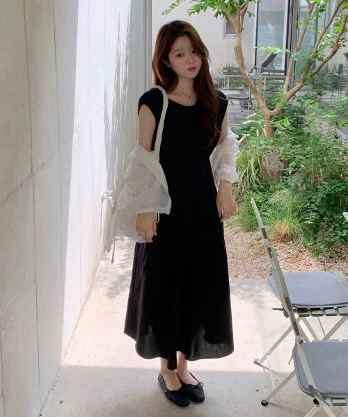 MIND BRIDGE WOMEN（マインドブリッジウーマン）の「[W]キャップスリーブベルト付きナイロンロングワンピース - 2カラー（ワンピース・レディース・スカイブルー/ブラック・55/66）」の5枚目の写真