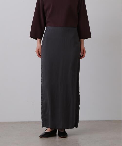 YLEVE(イレーヴ)の「YLEVE / CUPRA TWILL GARMANT DYE SKIRT(スカート・レディース・グレー/ネイビー・2/0/1)」の3枚目の写真