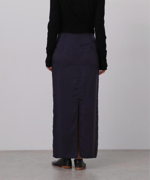 YLEVE(イレーヴ)の「YLEVE / CUPRA TWILL GARMANT DYE SKIRT(スカート・レディース・グレー/ネイビー・2/0/1)」の10枚目の写真