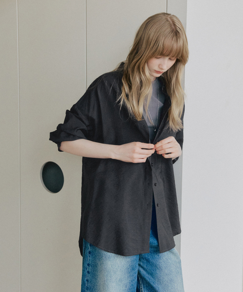LEFTSEOUL（レフトソウル）の「デイリーモーダルオーバーサイズシャツ[ダークネイビー]（シャツ/ブラウス・レディース・ダークネイビー・FREE）」の3枚目の写真