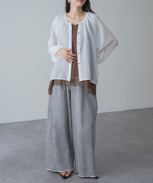 refinedworks（リファインドワークス）の「【refinedworks】冷房対策 UV対策 にも◎大人 の シアー ギャザー ブラウス（シャツ/ブラウス・レディース・ホワイト/ブルー/オレンジ・FREE）」の13枚目の写真
