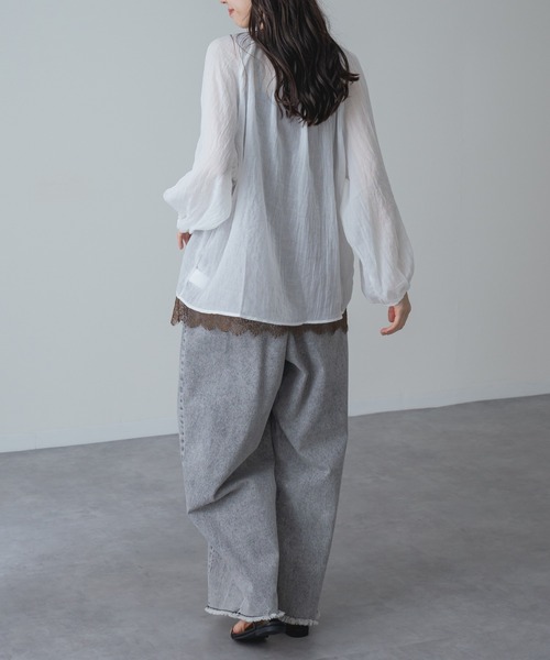 refinedworks（リファインドワークス）の「【refinedworks】冷房対策 UV対策 にも◎大人 の シアー ギャザー ブラウス（シャツ/ブラウス・レディース・ホワイト/ブルー/オレンジ・FREE）」の15枚目の写真