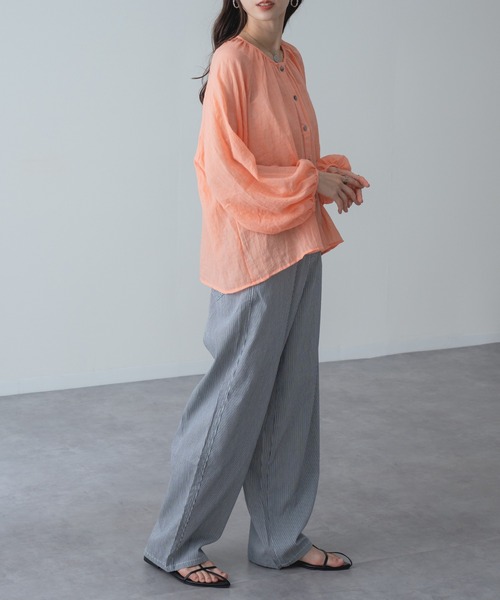 refinedworks（リファインドワークス）の「【refinedworks】冷房対策 UV対策 にも◎大人 の シアー ギャザー ブラウス（シャツ/ブラウス・レディース・ホワイト/ブルー/オレンジ・FREE）」の19枚目の写真