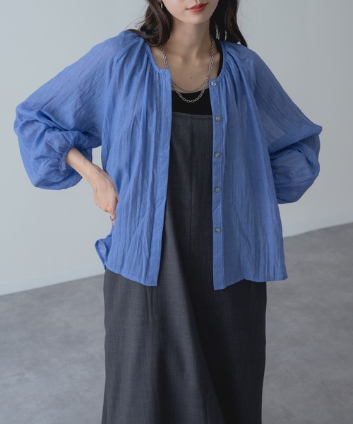 refinedworks（リファインドワークス）の「【refinedworks】冷房対策 UV対策 にも◎大人 の シアー ギャザー ブラウス（シャツ/ブラウス・レディース・ホワイト/ブルー/オレンジ・FREE）」の22枚目の写真