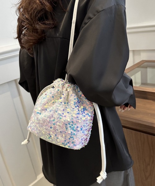 Mignonjour(ミニョンジュール)の「FReePLACe/スパンコール 巾着 ショルダーバッグ X12886(ショルダーバッグ・レディース・ホワイト/ブラック/シルバー・FREE)」の5枚目の写真