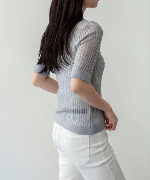 on:nue（オンニュ）の「【on:nue】ハーフボタンシアーリブポロニット（ニット/セーター・レディース・チャコールグレー/ベージュ/グレー・FREE）」の4枚目の写真