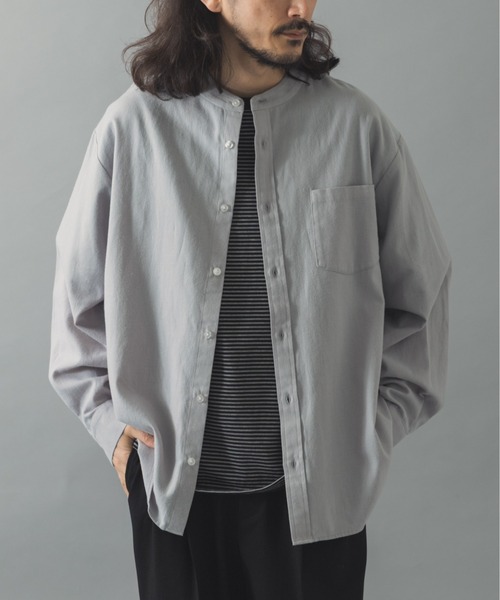 ITEMS URBANRESEARCH（アイテムズ アーバンリサーチ）の「ソフトタッチフランネルバンドカラーシャツ（シャツ/ブラウス・メンズ・オフホワイト/ネイビー/グレー/ブルー・MEDIUM/LARGE）」の2枚目の写真