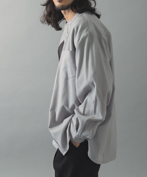 ITEMS URBANRESEARCH（アイテムズ アーバンリサーチ）の「ソフトタッチフランネルバンドカラーシャツ（シャツ/ブラウス・メンズ・オフホワイト/ネイビー/グレー/ブルー・MEDIUM/LARGE）」の9枚目の写真