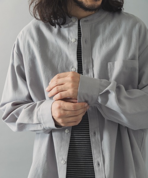ITEMS URBANRESEARCH（アイテムズ アーバンリサーチ）の「ソフトタッチフランネルバンドカラーシャツ（シャツ/ブラウス・メンズ・オフホワイト/ネイビー/グレー/ブルー・MEDIUM/LARGE）」の6枚目の写真