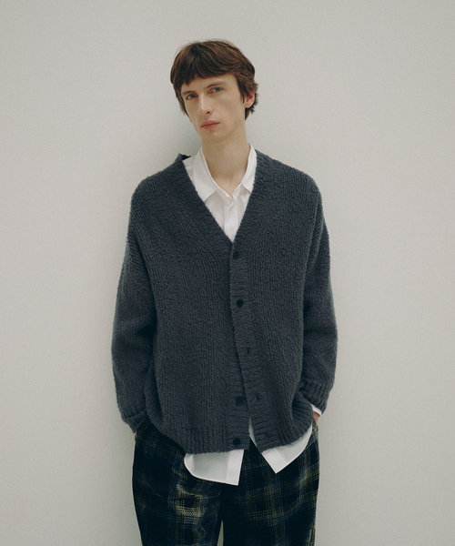 EDIFICE(エディフィス)の「Hedie.+ Shaggy Cardigan(カーディガン/ボレロ・メンズ・ブラック/グリーン・2/3)」の2枚目の写真