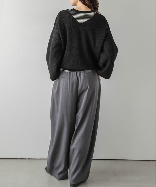 AMELY(エミリー)の「前後2WAYニットプルオーバー/Vネック/ボリューム袖(その他トップス・レディース・ベージュ/ブラック/グレー/ブラウン・フリー)」の6枚目の写真