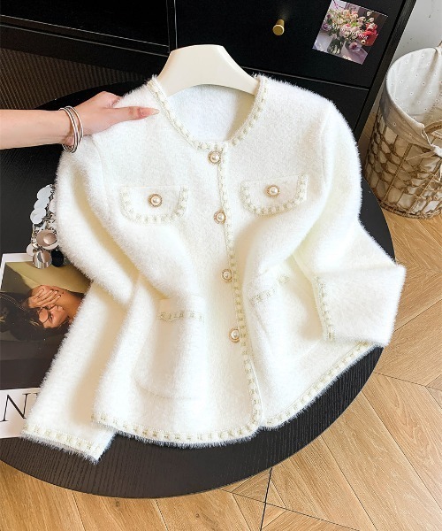 AMAJI(アマジ)の「フェイクフェレット ニットカーディガン(カーディガン/ボレロ・レディース・ライトピンク/ブラック/ホワイト・FREE)」の1枚目の写真