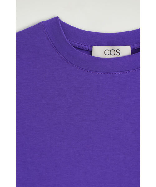 COS（コス）の「ブラッシュド コットンTシャツ（Tシャツ/カットソー・レディース・パープル・XS/S/M/L/XL）」の8枚目の写真