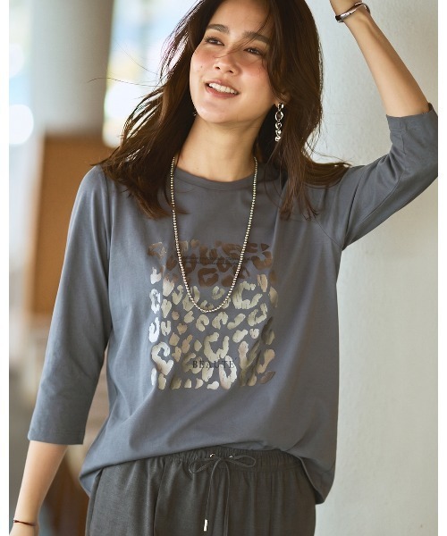 DoCLASSE( ドゥクラッセ)の「コットン混・グラフィックTシャツ/8分袖(Tシャツ/カットソー・レディース・グレー系その他/チャコール/ホワイト/ホワイト系・XL/L/M)」の3枚目の写真