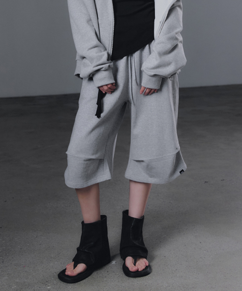 GROWHIDE（グロウハイド）の「ルインスタッドピンタックバンディングバミューダパンツ（その他パンツ・レディース・ライトグレー/ブラック・FREE）」の12枚目の写真