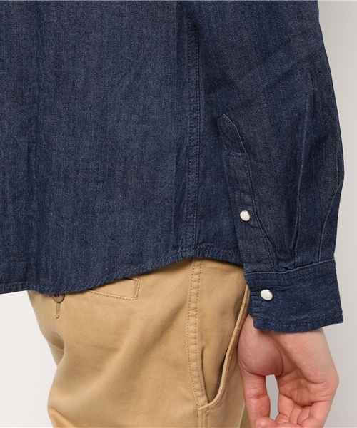 URBAN RESEARCH(アーバンリサーチ)の「UR カラーレス デニムウエスタンシャツ(シャツ/ブラウス・メンズ・インディゴブルー/ライトインディゴブルー・MEDIUM/LARGE)」の4枚目の写真