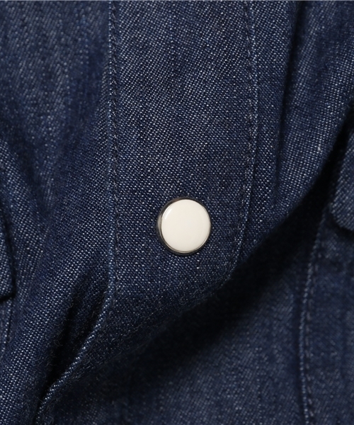 URBAN RESEARCH(アーバンリサーチ)の「UR カラーレス デニムウエスタンシャツ(シャツ/ブラウス・メンズ・インディゴブルー/ライトインディゴブルー・MEDIUM/LARGE)」の5枚目の写真