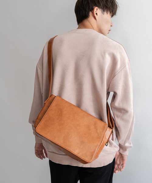 DEVICE(デバイス)の「Rename custom シンプル 合皮 ミニ ショルダーバッグ(ショルダーバッグ・メンズ・ワインレッド/ターコイズブルー/ブラック/ダークブラウン/キャメル/カーキ/ブラウン・FREE)」の6枚目の写真