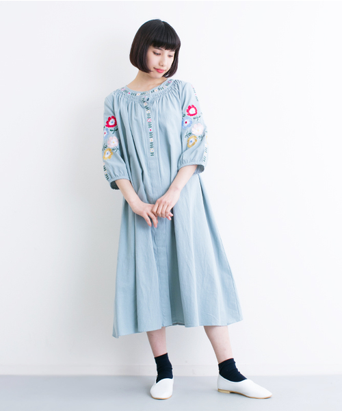 MERLOT（メルロー）の「プラント刺繍半袖ワンピース5961（ワンピース・レディース・アイボリー/ネイビー/ライトブルー・FREE）」の3枚目の写真