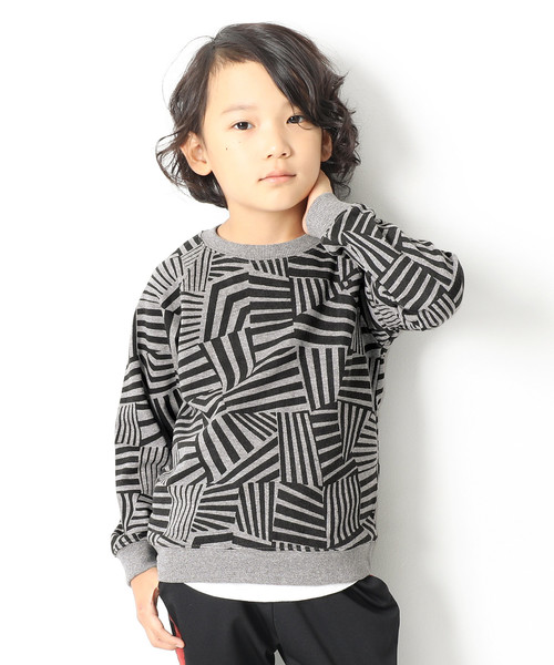 devirock(デビロック)の「総柄プリント長袖裏毛スウェットトレーナー(スウェット・キッズ・その他4/その他5/その他6/その他7/その他3/その他2/その他1・140cm/150cm/160cm/110cm/100cm/120cm/130cm)」の2枚目の写真