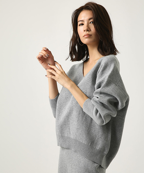 AZUL by moussy（アズールバイマウジー）の「【洗えるニット】Vネックスウェッタープルオーバー（ニット/セーター・レディース・ブラック/ダークグリーン/オフホワイト/杢グレー・SMALL/MEDIUM/LARGE）」の4枚目の写真